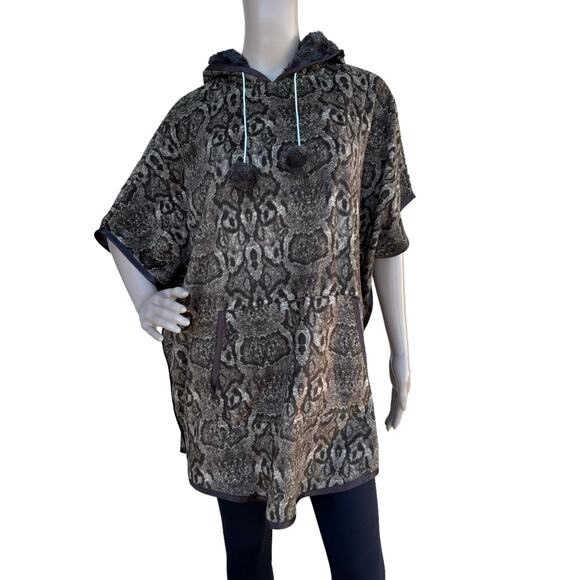 Hooded Snake Print Sweater Poncho - Picture 6 of 9
